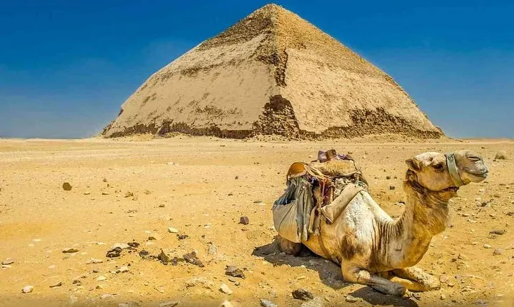 Private Day Tour to Memphis and Dahshur with Egyptian Lunch from Cairo