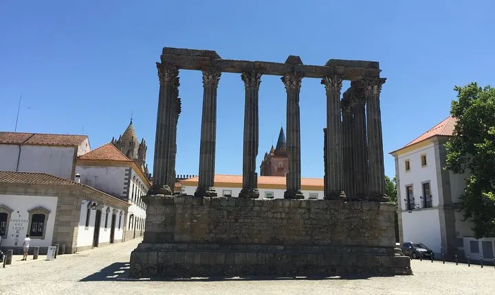 Full Day Private Tour in Évora and Arraiolos