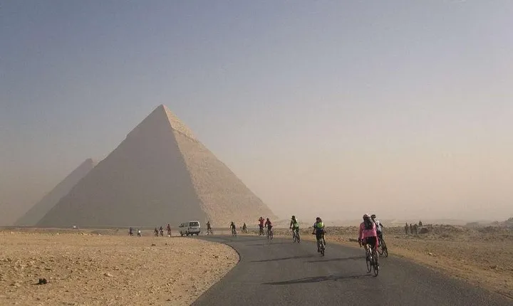  Layover tour to Giza Pyramids & Egyptian museum