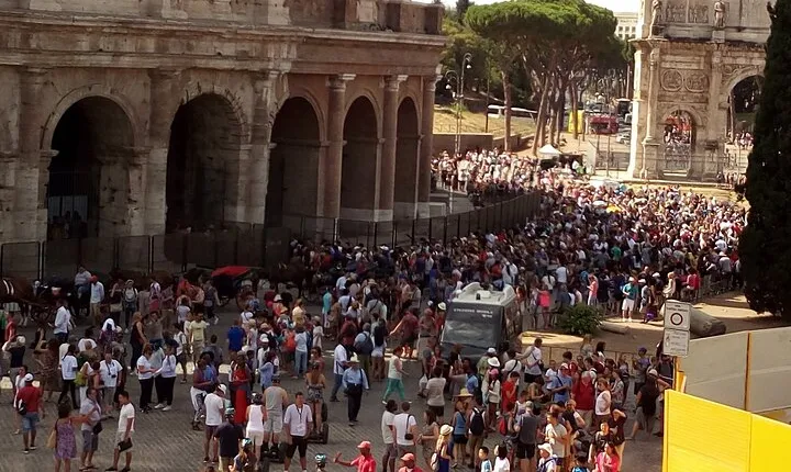 Private Walking Tour Vatican Museums or Colosseum 