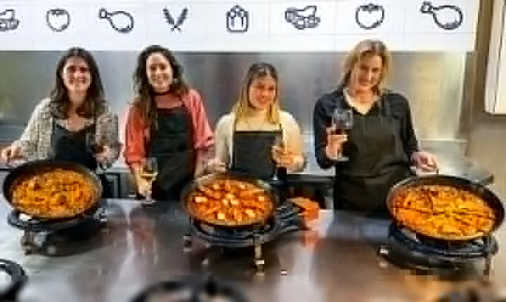 Paella Cooking Class, Wine Tasting & Central Market in Valencia