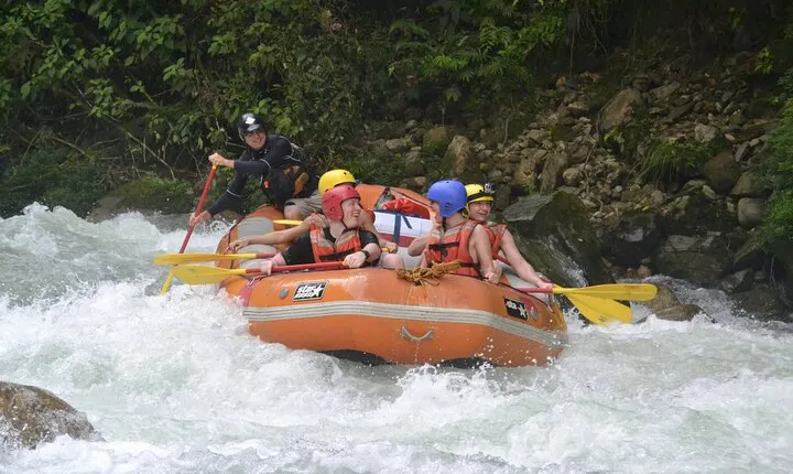 Full-Day Rafting in Jondachi & Hollin Class IV Tena, Ecuador