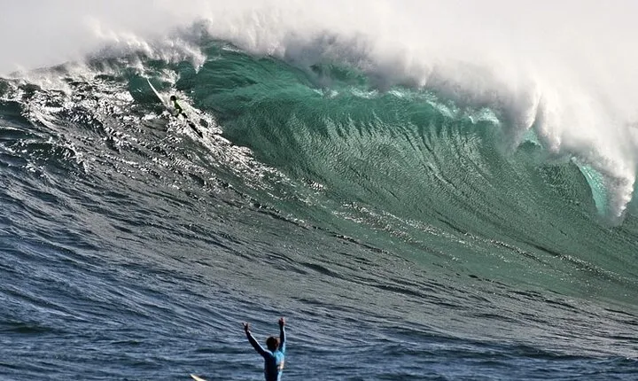 6 Hours Big Wave Surfing Experience South Africa in Hout Bay