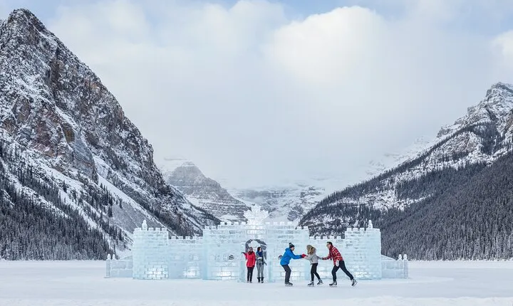 Banff, Lake Louise & Johnston Canyon | Winter Wonderland Tour