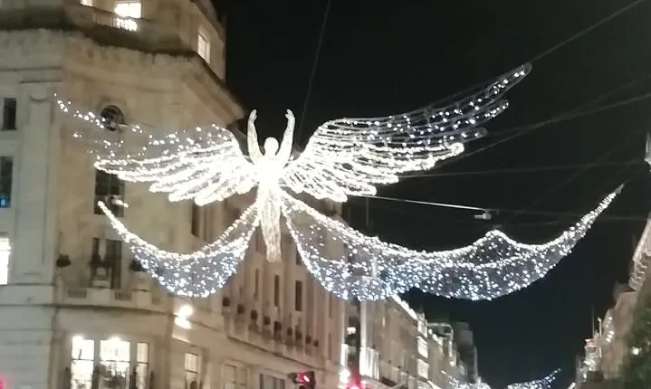 London Private Christmas Lights Walking Tour with Local Guide