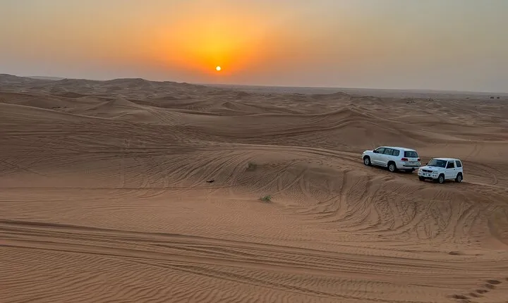 Sunset Desert Safari Tour with Dinner in Dubai