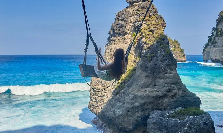 Nusa Penida Instagram Tour with Swing at Diamond Beach