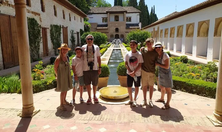 Alhambra: Private Tour for Families