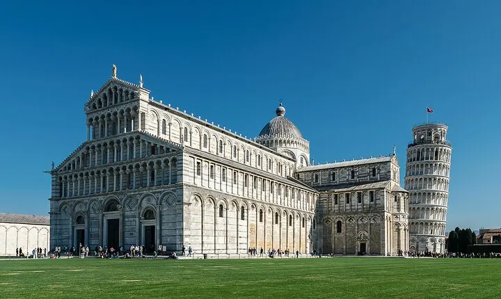 Private Tour: Lucca and Pisa with Typical Pastry Tasting 