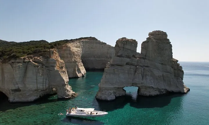 Milos: Half-Day Speedboat Cruise to Kleftiko with snorkeling tour