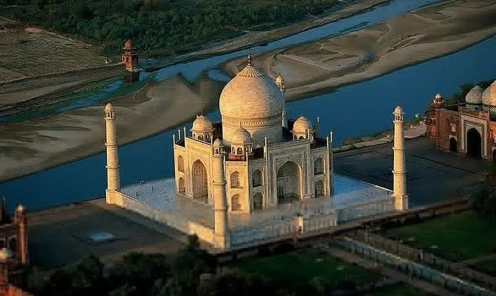 Day Trip to The Taj Mahal and Agra from Delhi