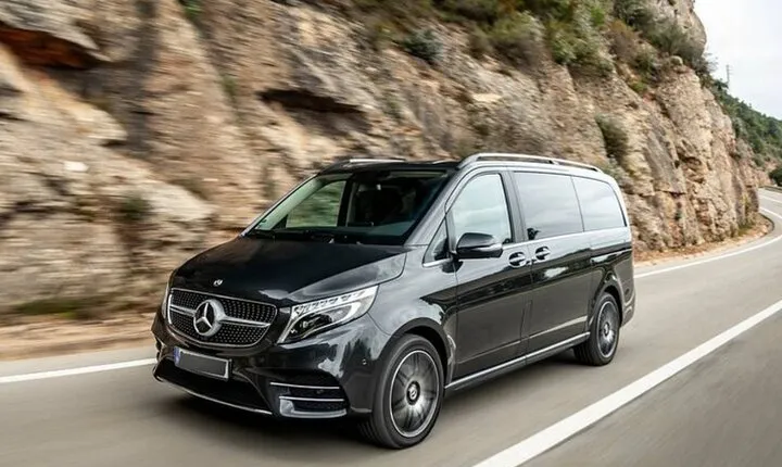 Transfers between Paris and Paris Airports/Disneyland/Versailles