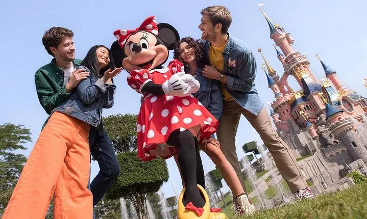 DisneyLand Paris 1 day with Private Transportation