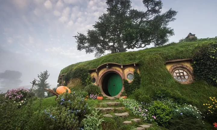 Private Tour [2 Days]: Waitomo Caves & Hobbiton Movie Set Tour