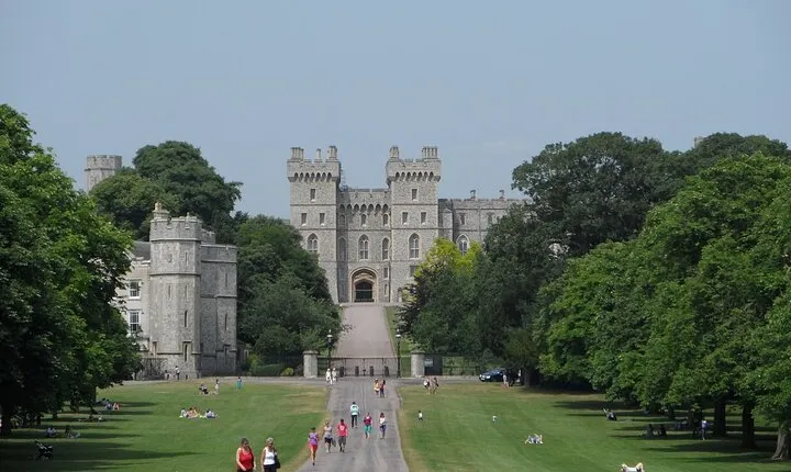 Windsor Castle Stonehenge Private Tour from London with Passes