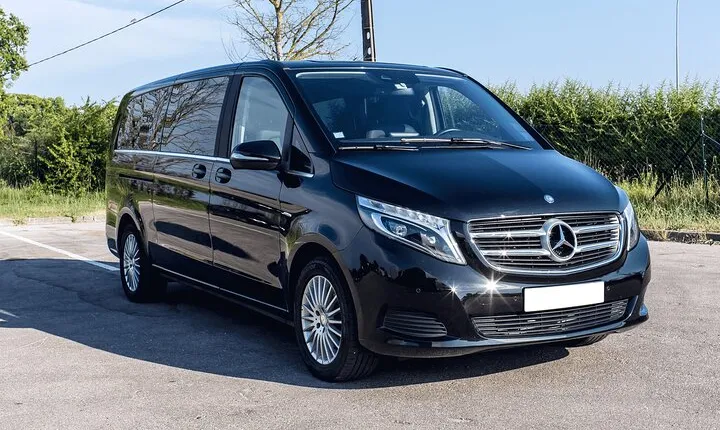 Departure Transfer from Rome to Rome Airport FCO in Private Van