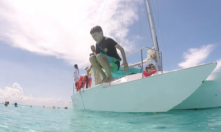 Catamaran Snorkeling with Openbar & Lunch Cancun to Isla Mujeres