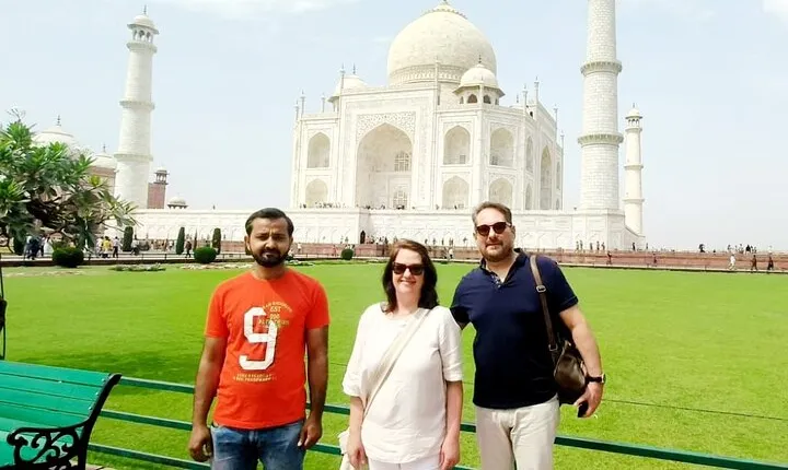 All Inclusive Taj Mahal, Agra Fort, Baby Taj Car with Tour Guide