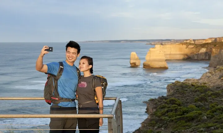 Full-Day Great Ocean Road and 12 Apostles Tour