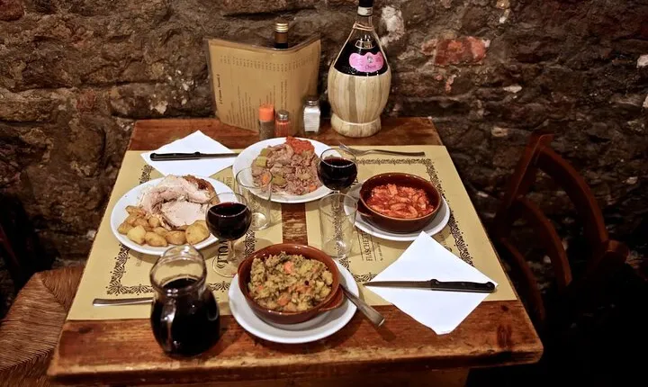 Florence Evening Food Tour: Oil, Wine and Old-school dishes