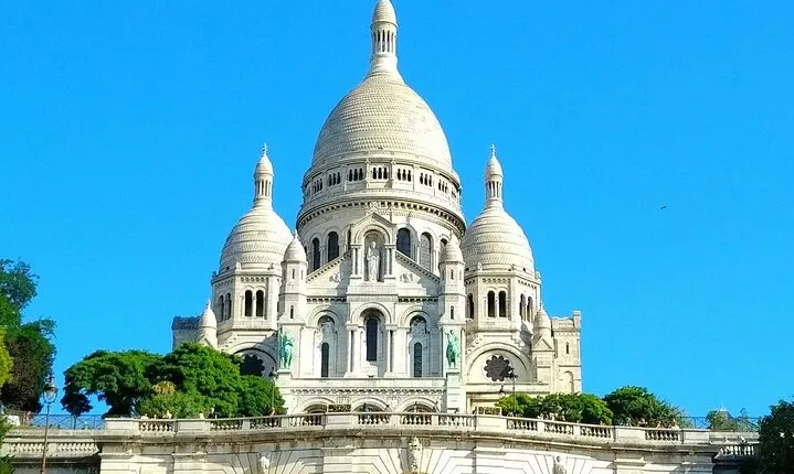 Montmartre : Walk in the Footsteps of Famous Impressionists