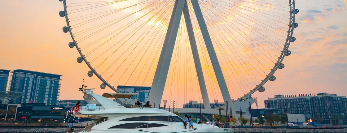 1-hour luxury yacht cruise in Dubai Marina