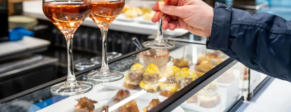 San Sebastian Food Tour with Pintxos & Drinks with a Local