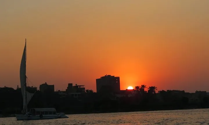 Cairo by night: the Nile, the people and history of the city