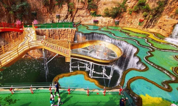 Private Full-Day Shilinxia Glass Platform and Beijing 798 Art District Tour