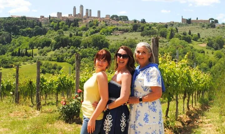 From Rome: Tuscany, 2 Wineries, San Gimignano & Florence