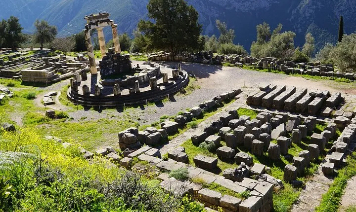 4 Days Private Tour: Delphi - Meteora - Vergina & Dion