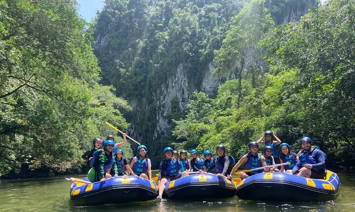 Rafting, Hiking and Caving at Rio Claro's Turquoise Waters!