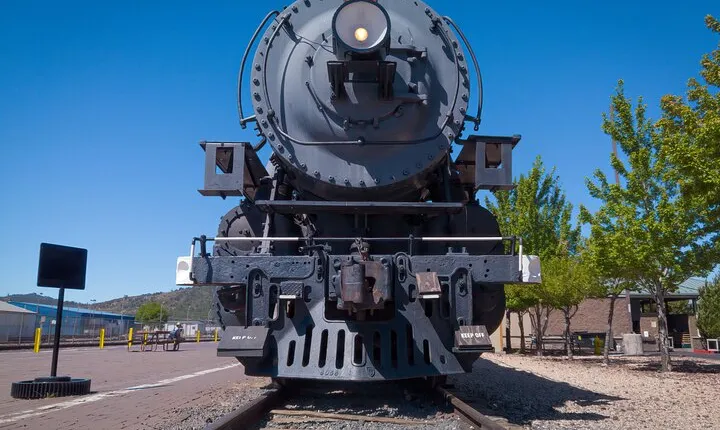 2-Day Grand Canyon Railway, Bearizona, Meteor Crater from Vegas