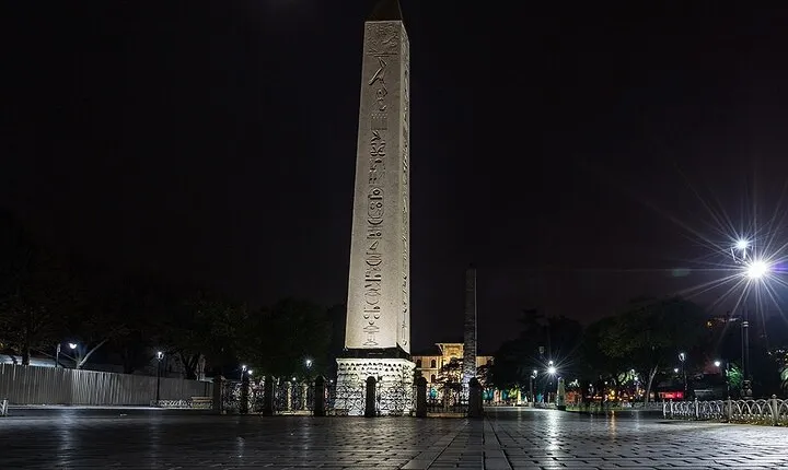 İstanbul/Sultanahmet After Dark: From Domes to Depths
