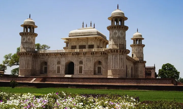 Taj Mahal Sunrise Tour from New Delhi