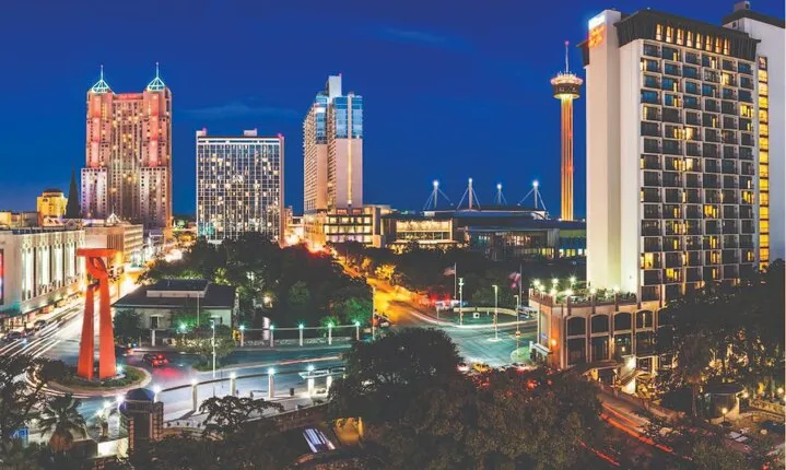Scenic San Antonio Small Group Night Tour w/Riverwalk Boat Cruise