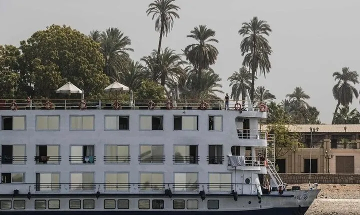 Sailing Nile cruise from Aswan to Luxor includes tours for 3 nights