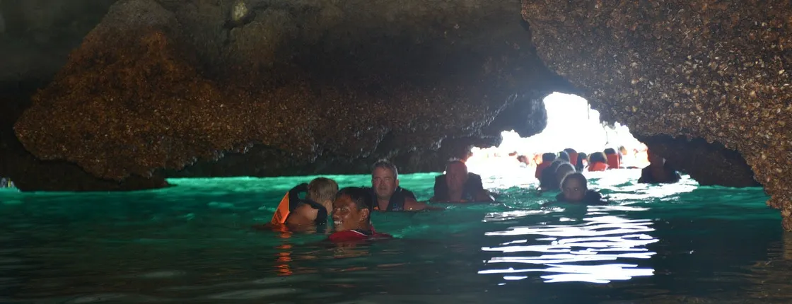 Full-day Four Islands and Emerald Cave tour