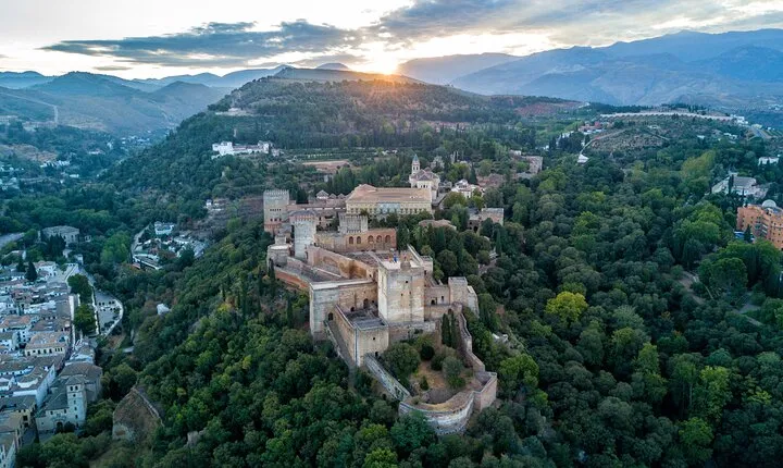 Alhambra & Generalife Skip the Line Regular Group including Nasrid Palaces