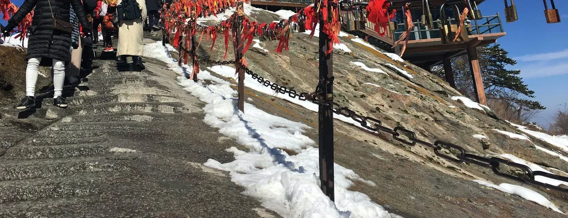 Full day private tour of Huashan Mountain