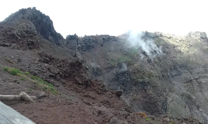 Transfer-Rome to Naples with a 2 hour stop in Mount Vesuvius or vice versa