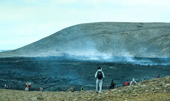 Volcano Tour on Reykjanes Peninsula Including Icelandic Snacks