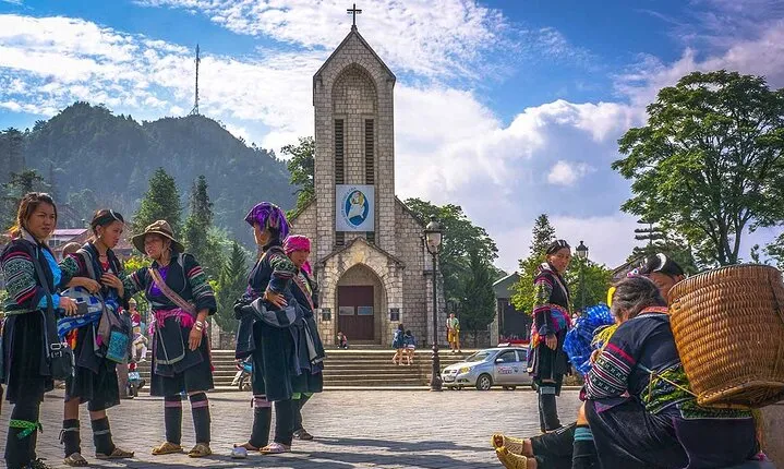 From Hanoi: 2-Day Hotel 4 Star Overnight Sapa Tour