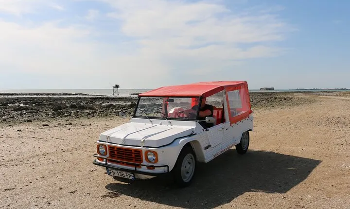 retro road trip/ Méhari, 2CV & Burton in Rochefort, La Rochelle