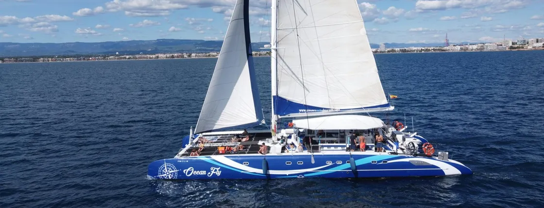 Full-day catamaran experience in Cambrils