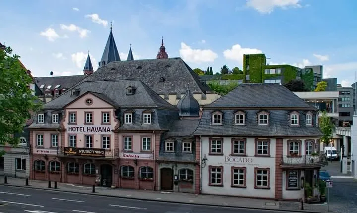 Private Transfer From Salzburg to Mainz With a 2 Hour Stop
