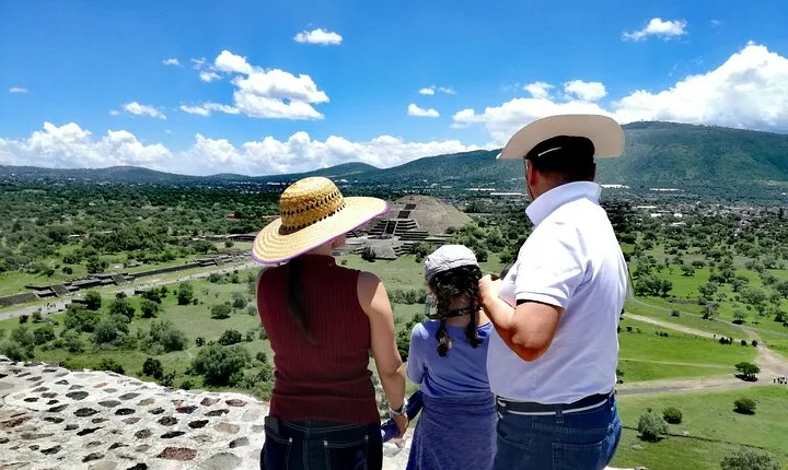 Private 2-Day Transport: Mexico City + Teotihuacan w/Driver