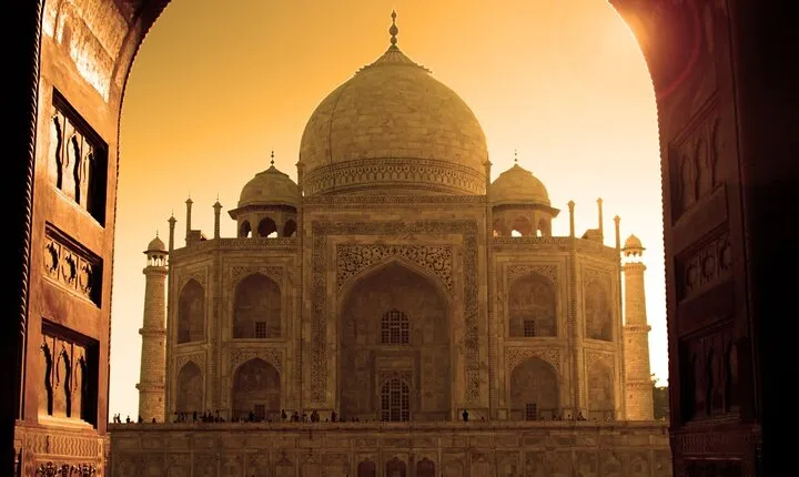 Private Transfer Delhi to Agra Discover the Agra with Comfort