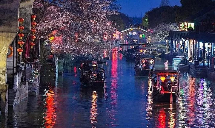 Xitang Water Town Private Night Tour from Hangzhou with Dinner