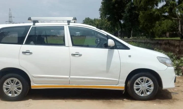 Private Car and Driver for Taj Mahal Agra Tour 